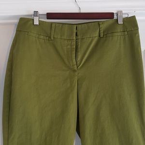 Ann Taylor Crop pants. Green. 10P Curvy.